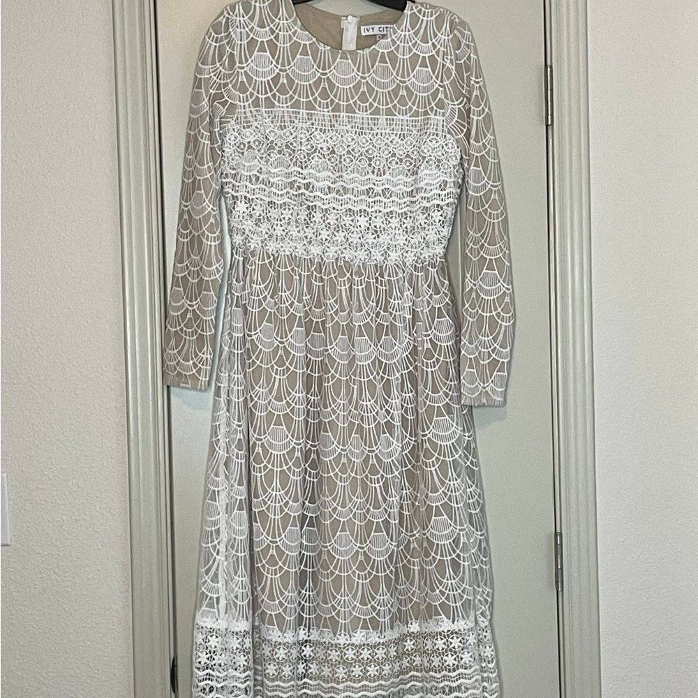 Ivy City Co White and Tan Lace Dress
